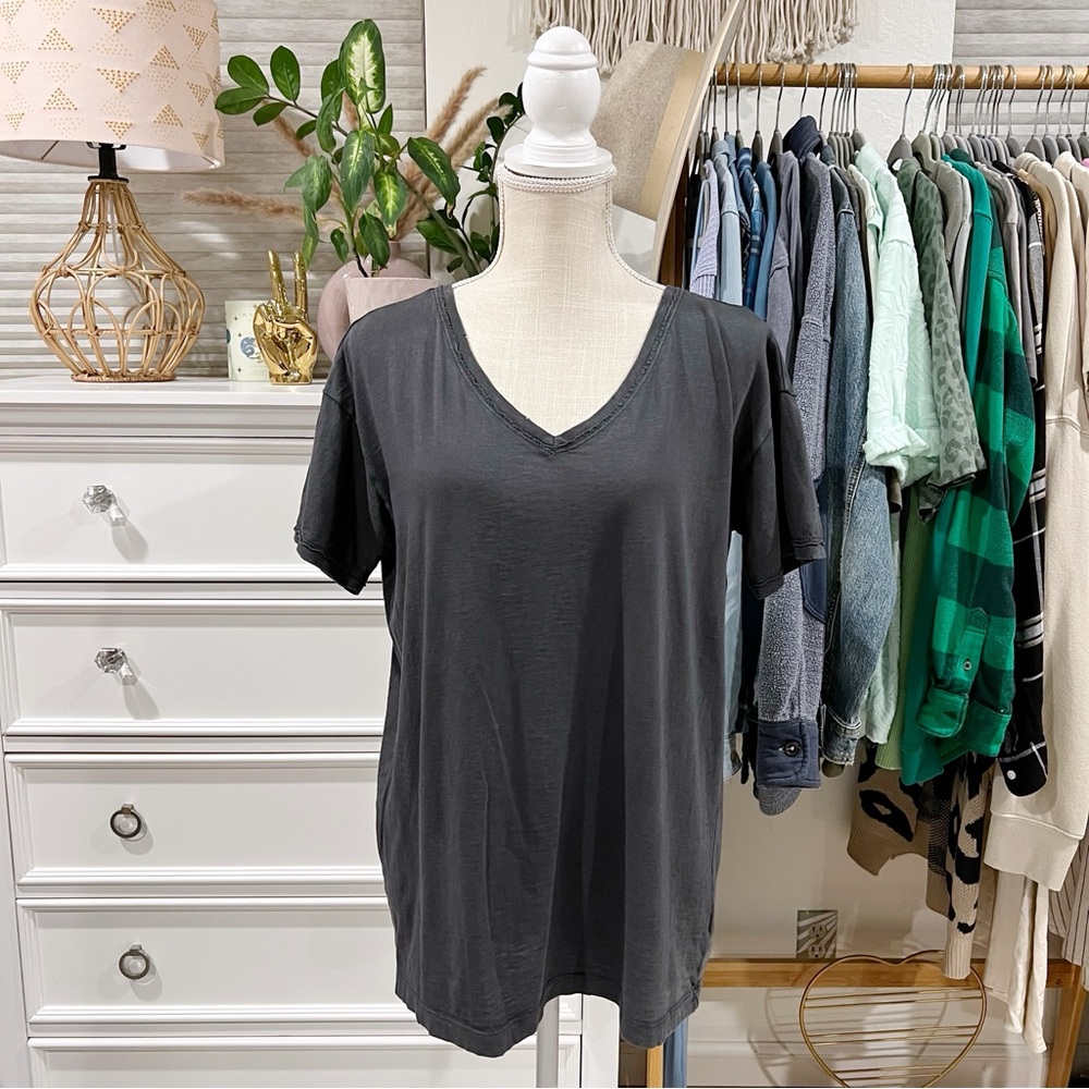aerie | Dark Gray Lightweight V-Neck Short Sleeve size XS